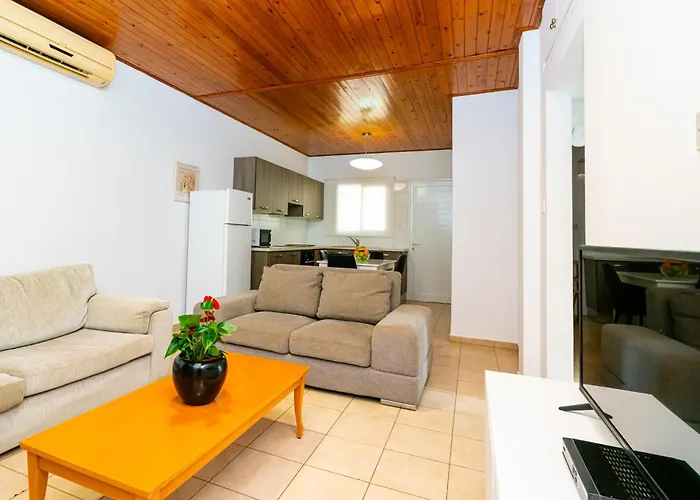 Helios 2 דירה פאפוס