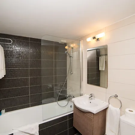 太阳神二号公寓 *